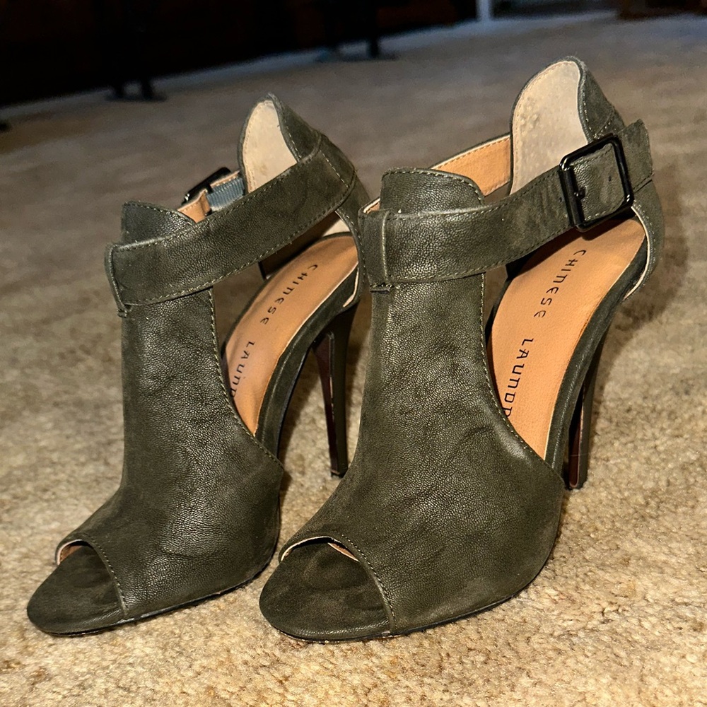Chinese Laundry Olive Peep Toe Heels